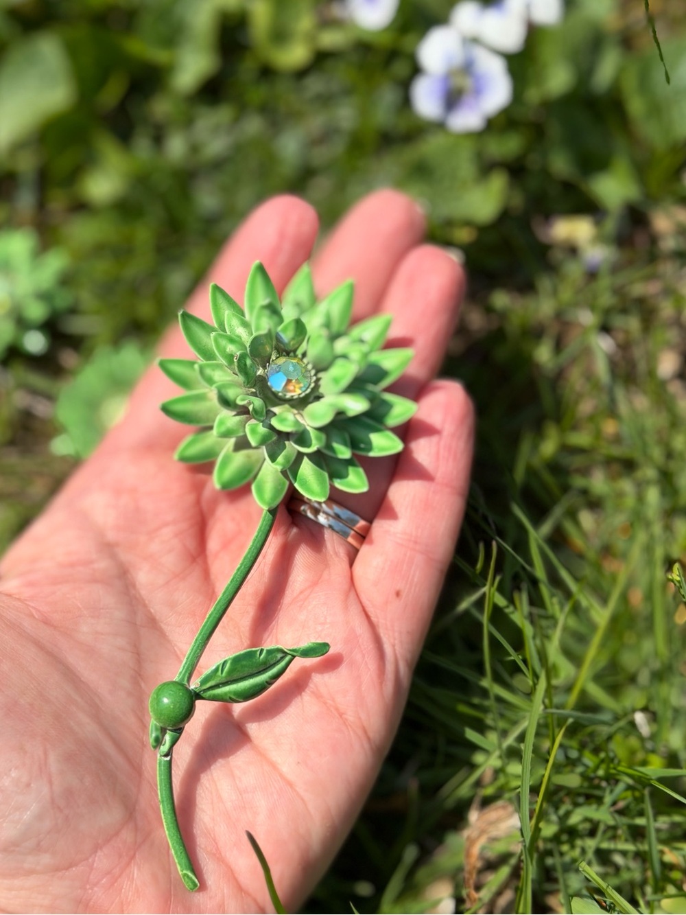 Vintage Green Enamel Flower Brooch Clip On Earrings Set - Picture 11 of 12